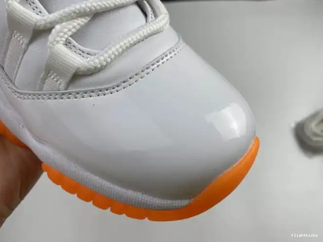 11 AH7860-139 RETRO JORDAN LOW CITRUS AIR BRIGHT 0427